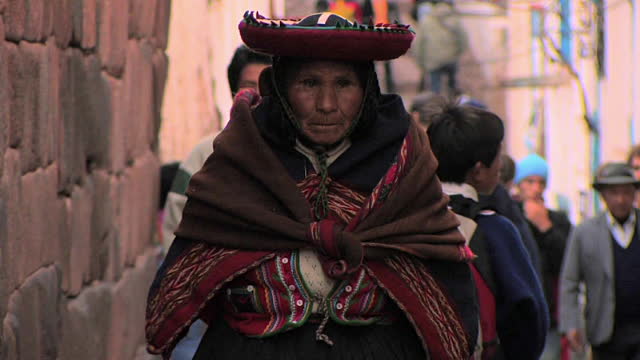 peru-indian-tradicionalis-oltozek